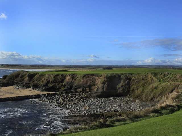 Seahouses GC: The wonderful par 3, 15th, over the beach