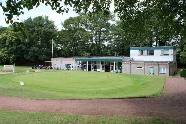 Putting green & clubhouse at Canwick Park