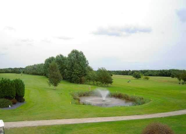View of the 1st and 18th holes and elegant fountain at Mersey Valley Golf & Country Club 