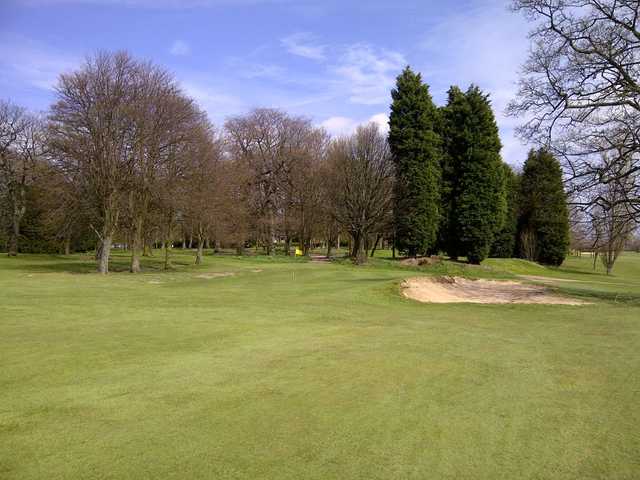 The 8th green at Wakefield requires a well-placed shot to avoid the accompanying bunker