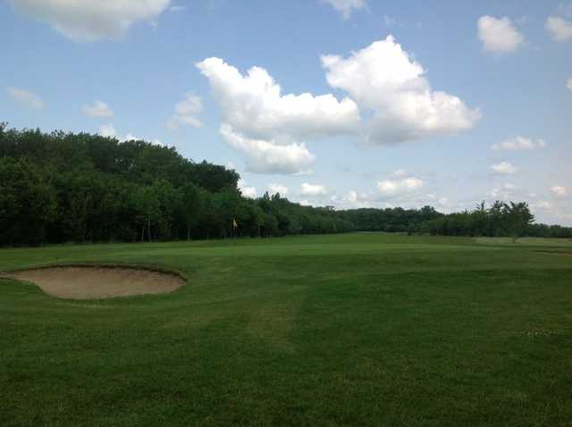 The raised 6th green with hidden bunker at Rodway Hill