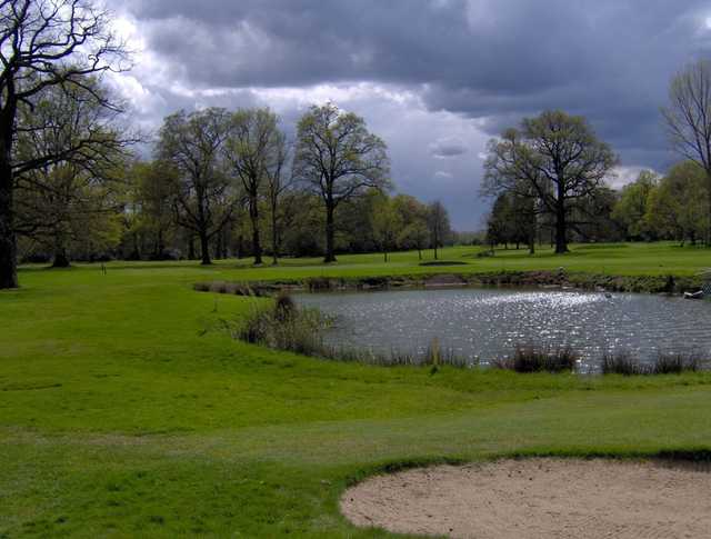 Water hazards and sandtraps on the 7th 