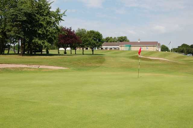 A greenside view of the club house at Davenport