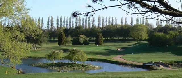 Grimsby Golf Club: Green over water