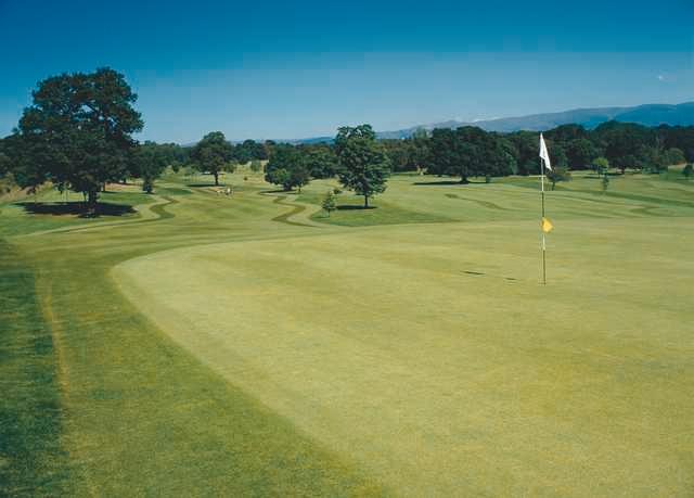 View of the 18th green at Glenbervie Golf Club