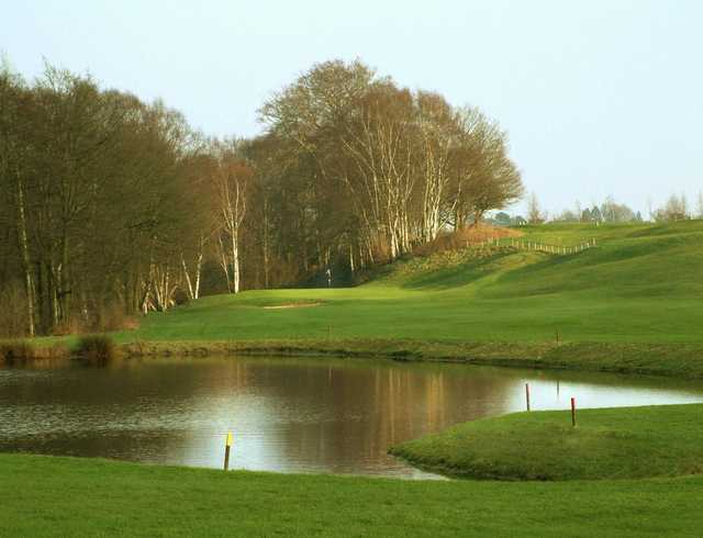 Water to carry on the 7th at Vale Royal Abbey Golf Club