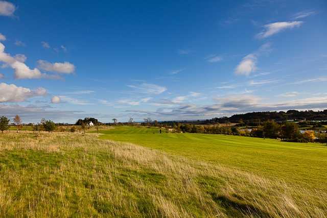 Lookign down a wide fairway at Forbes of Kingennie GC