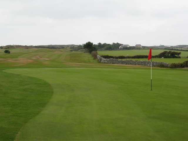 Scenic view of the 12th green at Holyhead Golf Club
