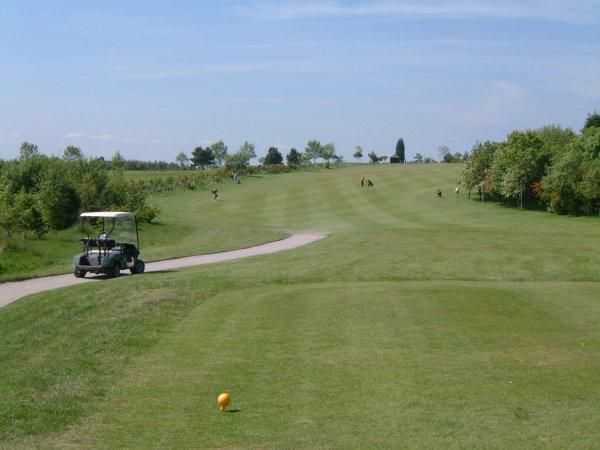 Bedlingtonshire features well maintained open fairways 