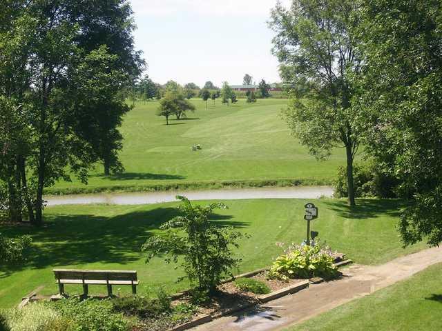 Sandusk GC: 1st tee viewed from the clubhouse