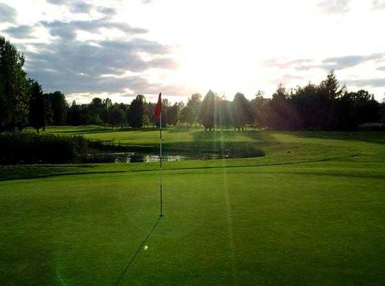 A sunny day view of a hole at Hinckley Golf Club