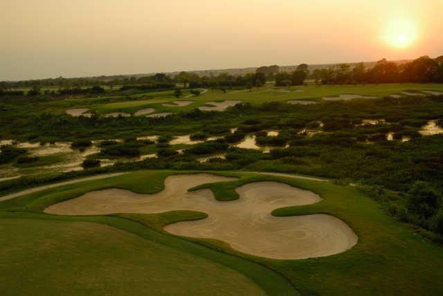 View of a bunkered green at BlackHorse Golf Club