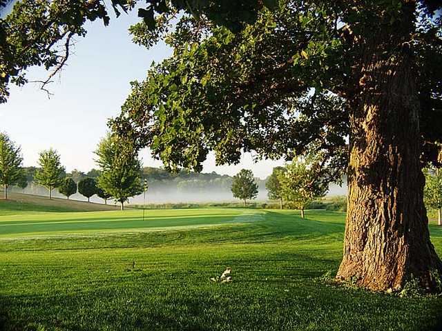 View of green at CreeksBend Golf Course