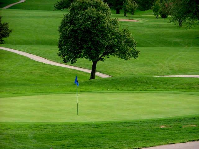 A view of a green at Shawnee Country Club (Greatlifegolf)
