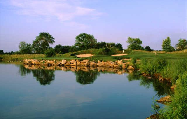 View of the 10th green at Raspberry Falls Golf & Hunt Club