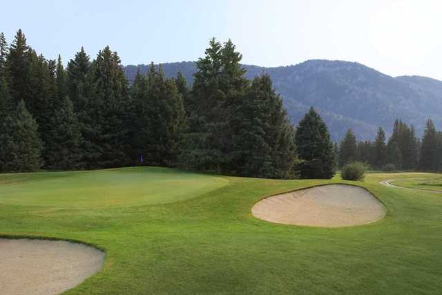 A view of a green protected by bunkers at Big Sky