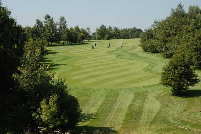 A wide view of the well-kept Cotswolds Club Chipping Norton fairway