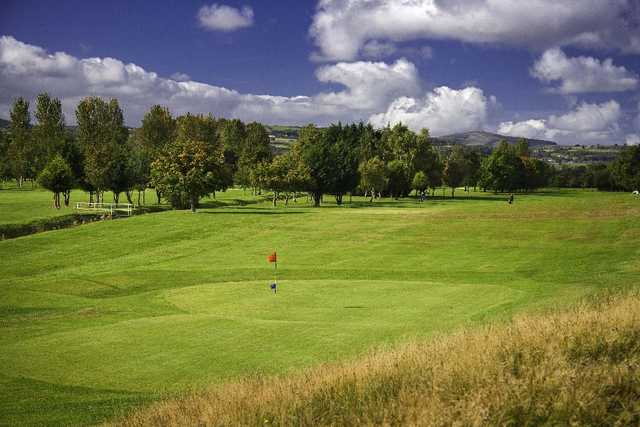 Old Padeswood: 2 tier green and a lush fairway to approach from