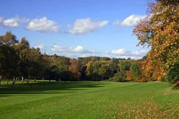 The Lingdale Golf Club's scenic surroundings