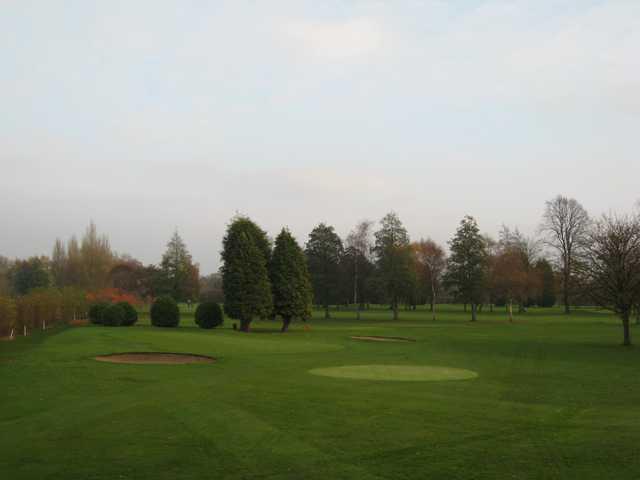The 18th green and greenside bunkers at Withington Golf Club