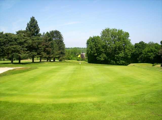 The spacious 3rd green at Chipstead 