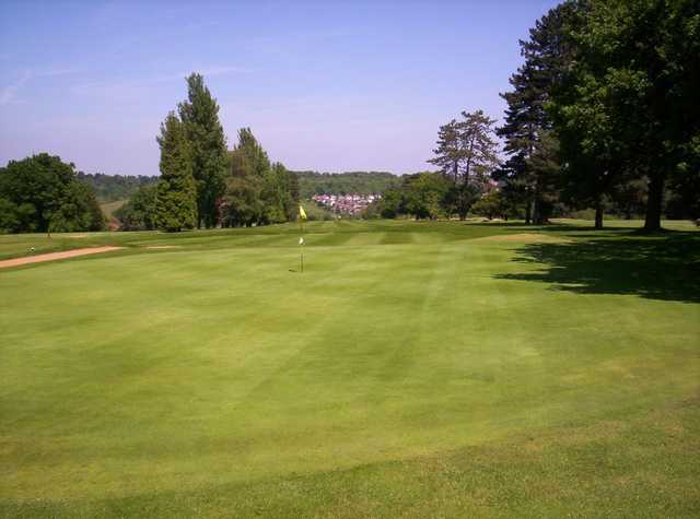 A greenside view of the 7th hole at Chipstead