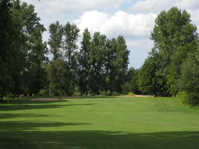 The approach to the 4th at Bridgnorth Golf Club 