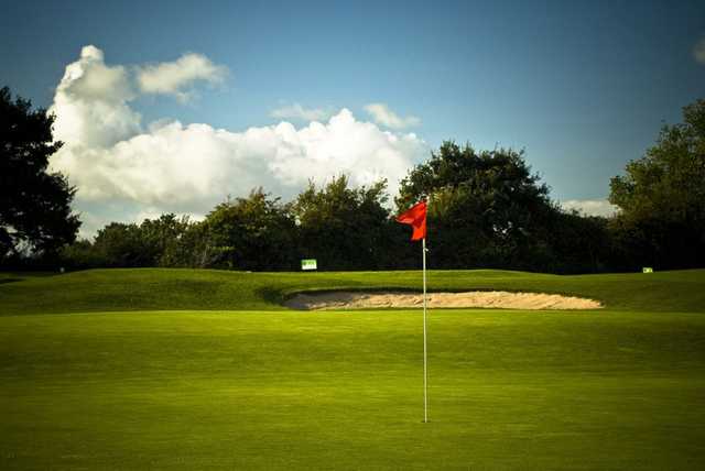 Ravenmeadow Golf Centre - 7th Green