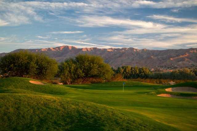 A view of green with bunkers on the right at Desert Dunes Golf Course