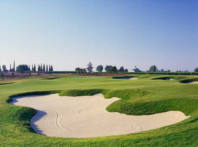 A view of green #4 at Ridge Creek Dinuba Golf Club