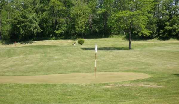 A view of a hole at Knight's of Columbus Par 3 Golf Course (GolfDigest)
