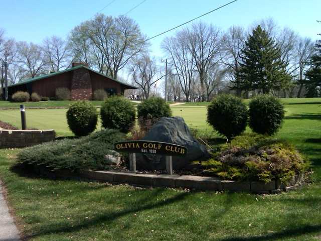 A view of the practice area at Olivia Golf Club