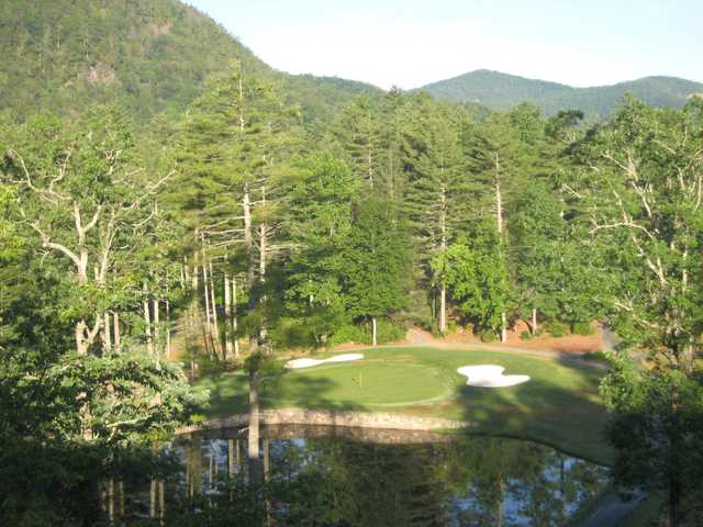 A view of green #8 with bunkers and water coming into play at Sapphire National Golf Club