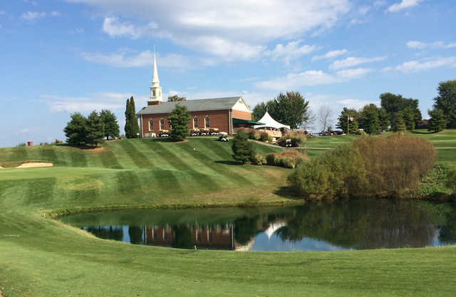 A view of a green and the clubhouse at Chapel Hill Golf Course