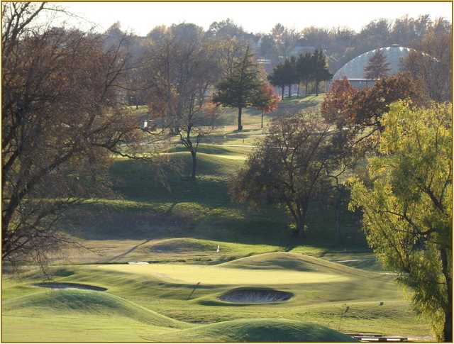 A view of a green protected by sand traps at Oak Hills Golf & Country Club