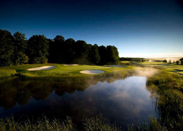 The par-3 no. 8 is a replica of #11 from Charlotte Country Club in Charlotte, North Carolina