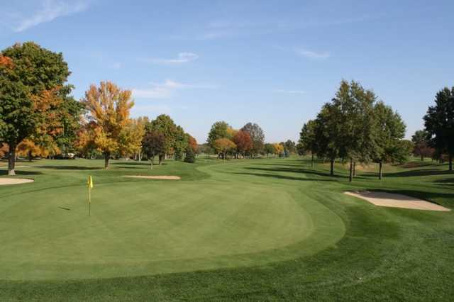 A view of the 4th hole well bunkered on all the sides at Oakwood Country Club