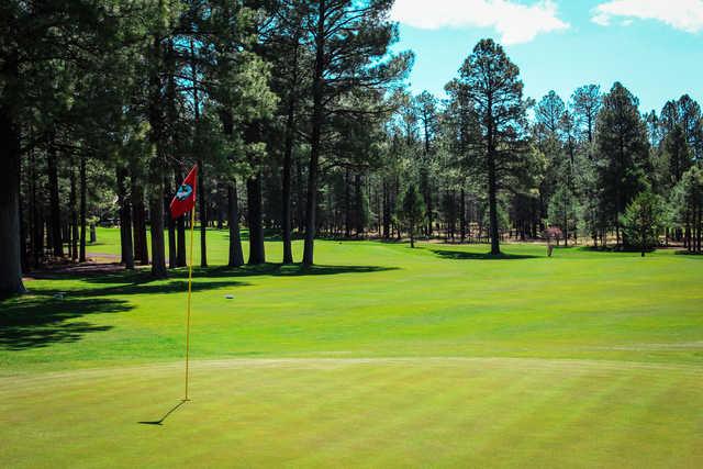 A view of the 10th green at Pinetop Lakes Golf & Country Club