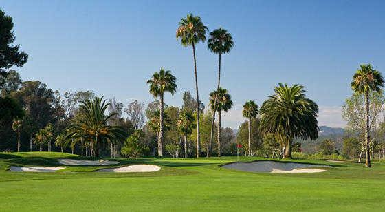 A view of green surrounded by bunkers at Teal Bend Golf Club