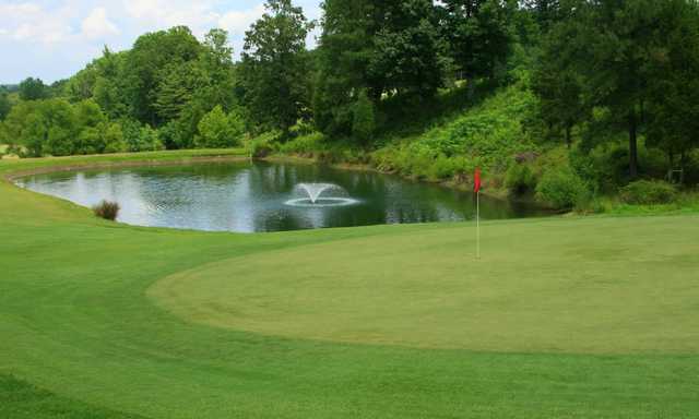 A view o a green with water coming into play at Palmetto Hills Golf Club