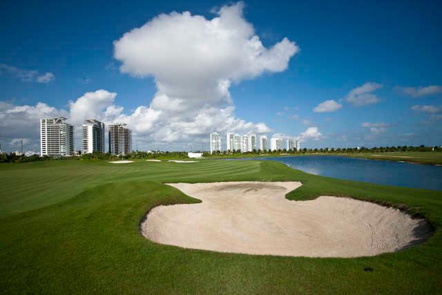 Bunker and green at Puerto Cancun Golf Club