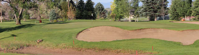 Green with bunkers at Riverton Country Club