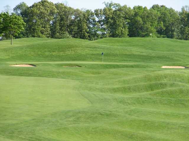 A view of a green flanked by bunkers at Pilgrim's Oak Golf Course