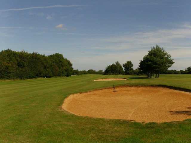 Green with bunkers at Rye Hill Golf Club