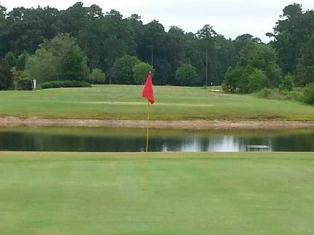 A view of a green with water coming into play at Traces Golf Club
