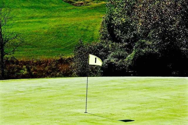 A view of the 1st hole at Orchard Hills Golf Club