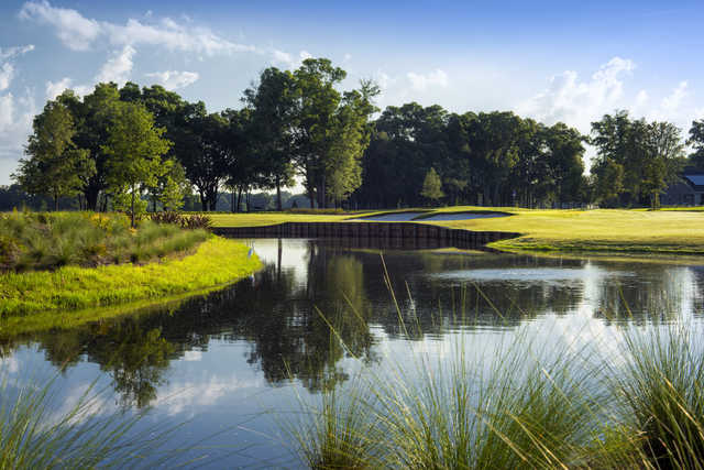 Hole #1 of Skills Course and Gallery Loop