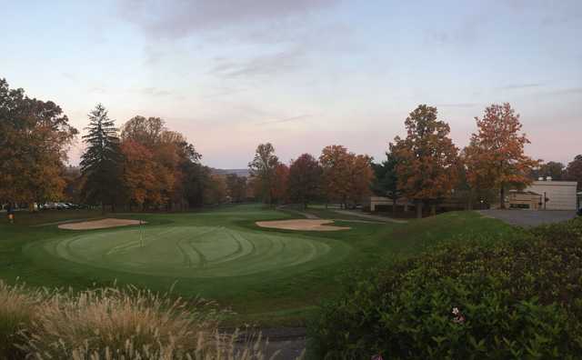 A view of a well protected hole at Lakeview Golf Resort & Spa