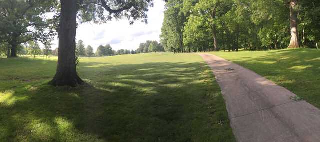 A sunny day view of a fairway at Kaskaskia Country Club