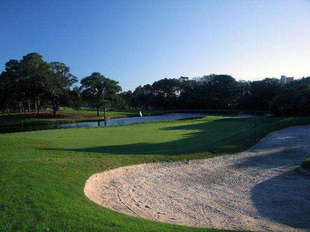 Dunes Golf Club's par-4 18th hole (B. Tucker)